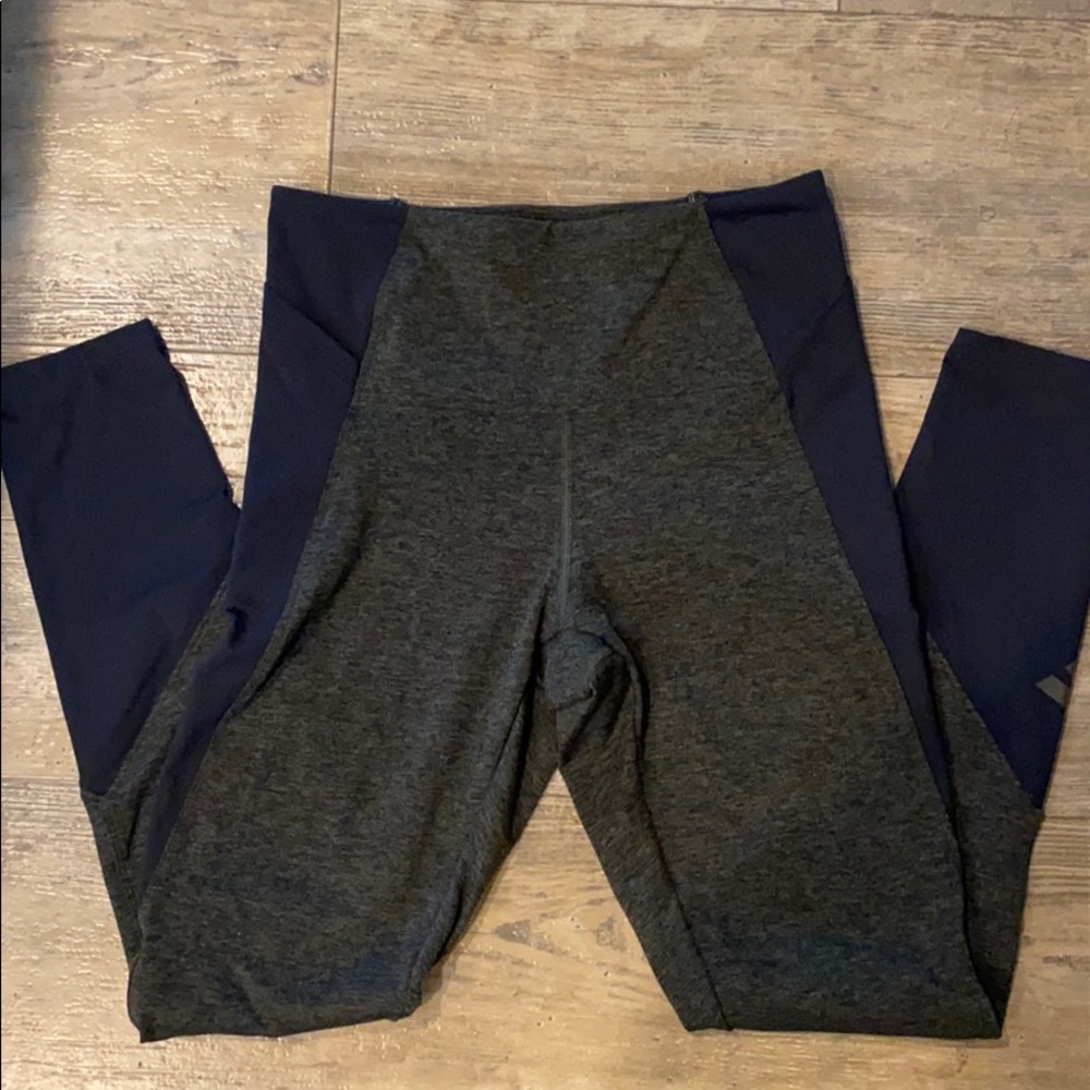 Victoria’s Secret warm leggings size medium. NW/OT - Picture 2 of 4